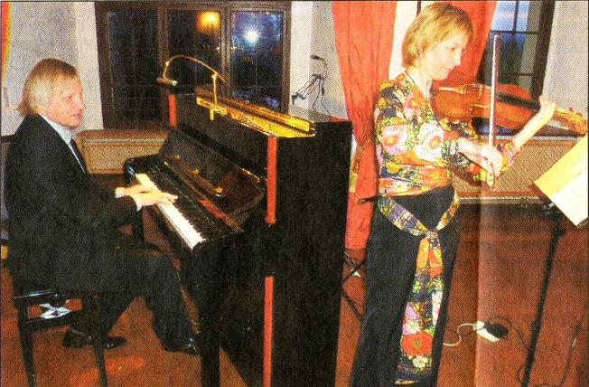 Elena Denisova und Alexei Kornienko spielten auf Burg Wernberg neben Burkhardts Zyklus auch Werke von Haydn und Beethoven. Bild: Tietz
