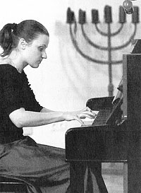 Die Pianistin Anastasia Belan war zu Gast im Fürstensaal der Burg Wernberg. Drei Sätze aus dem Zyklus „Sternbilder" von Helmut Burkhardt standen im Mittelpunkt ihres Konzerts. Bild: Baehnisch
